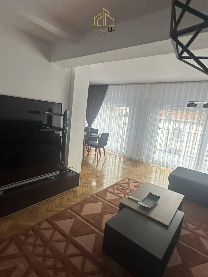 Kat shtëpie me qira – Qendër 3
