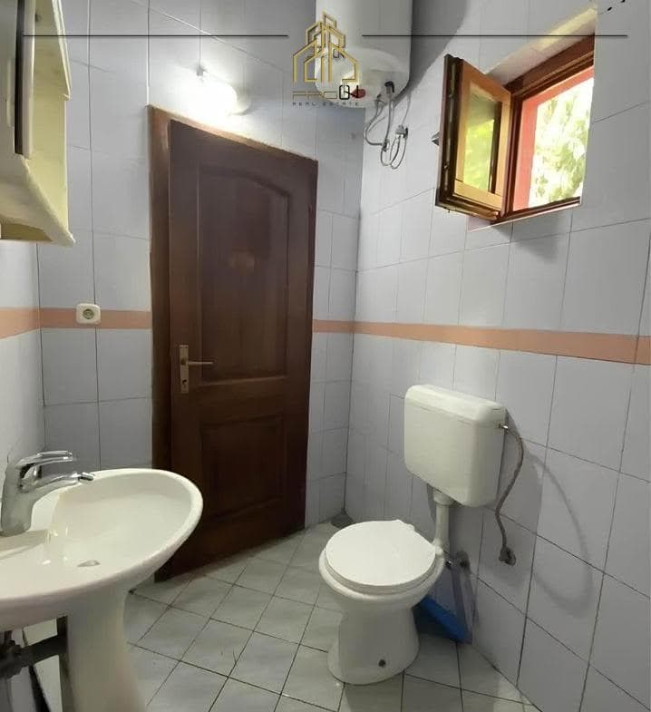 Garsoniere me qira – 4 Llullat 4