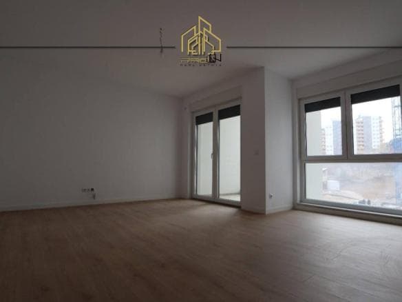 Banesë / Zyre me qira – Rruga A