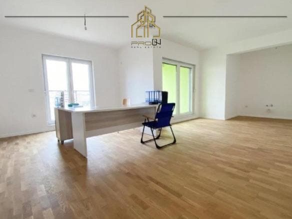 Banesë / Zyre me qira – Rruga A