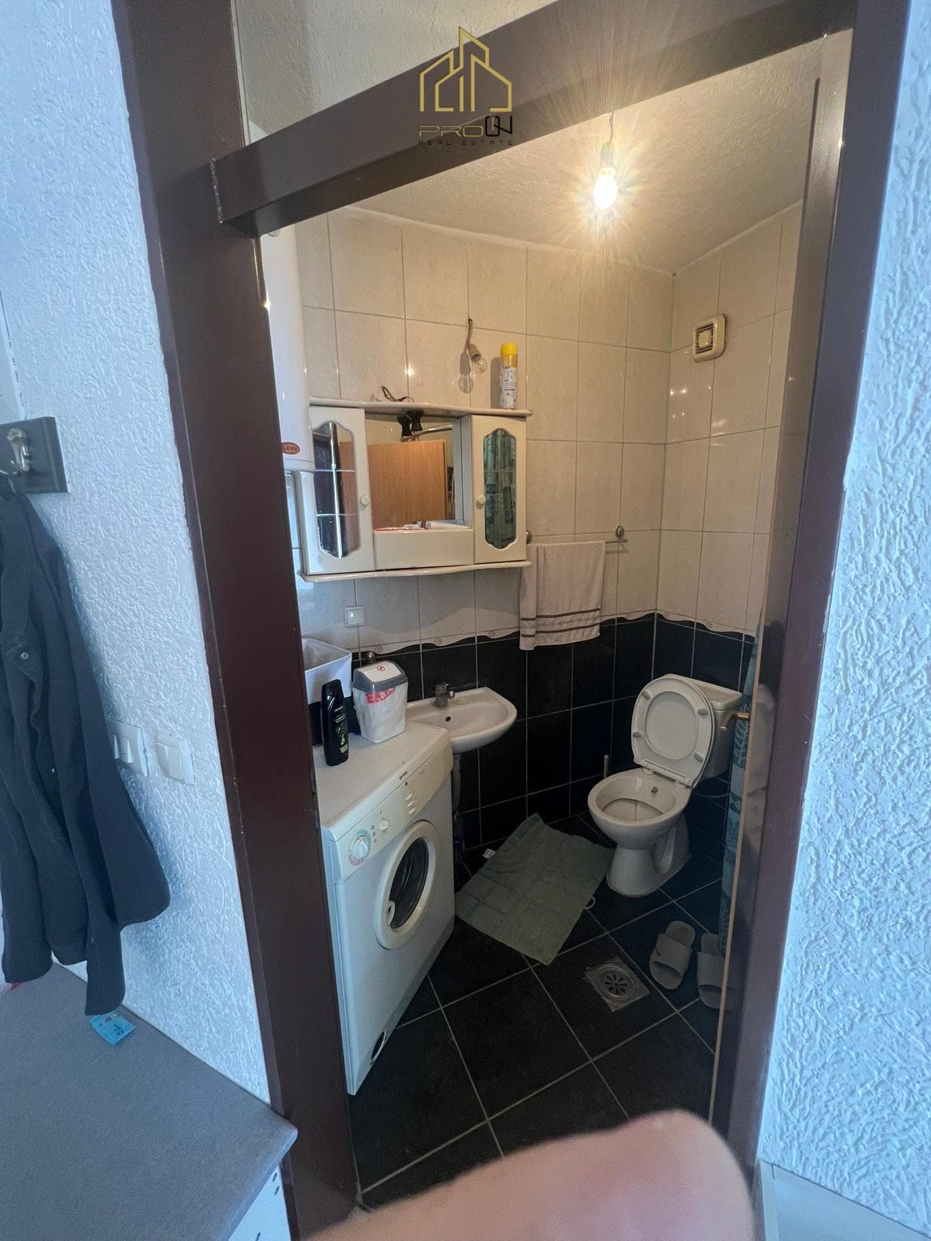 Garsoniere me qira – 4 Llullat 4