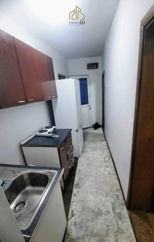 Kat shtëpie me qira – Qendër 3
