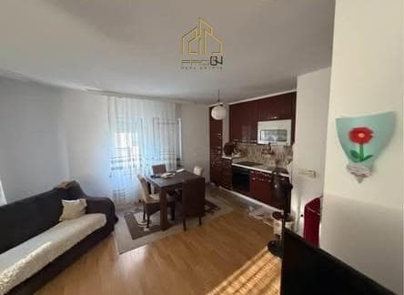 Kat shtëpie me qira – Qendër 2
