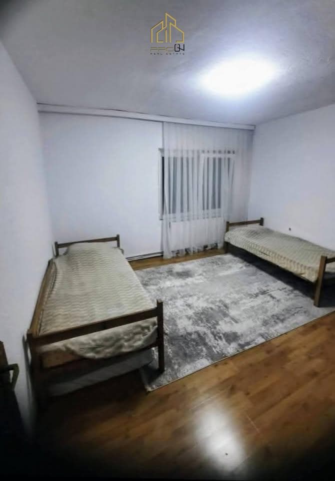 Kat shtëpie me qira – Qendër 4