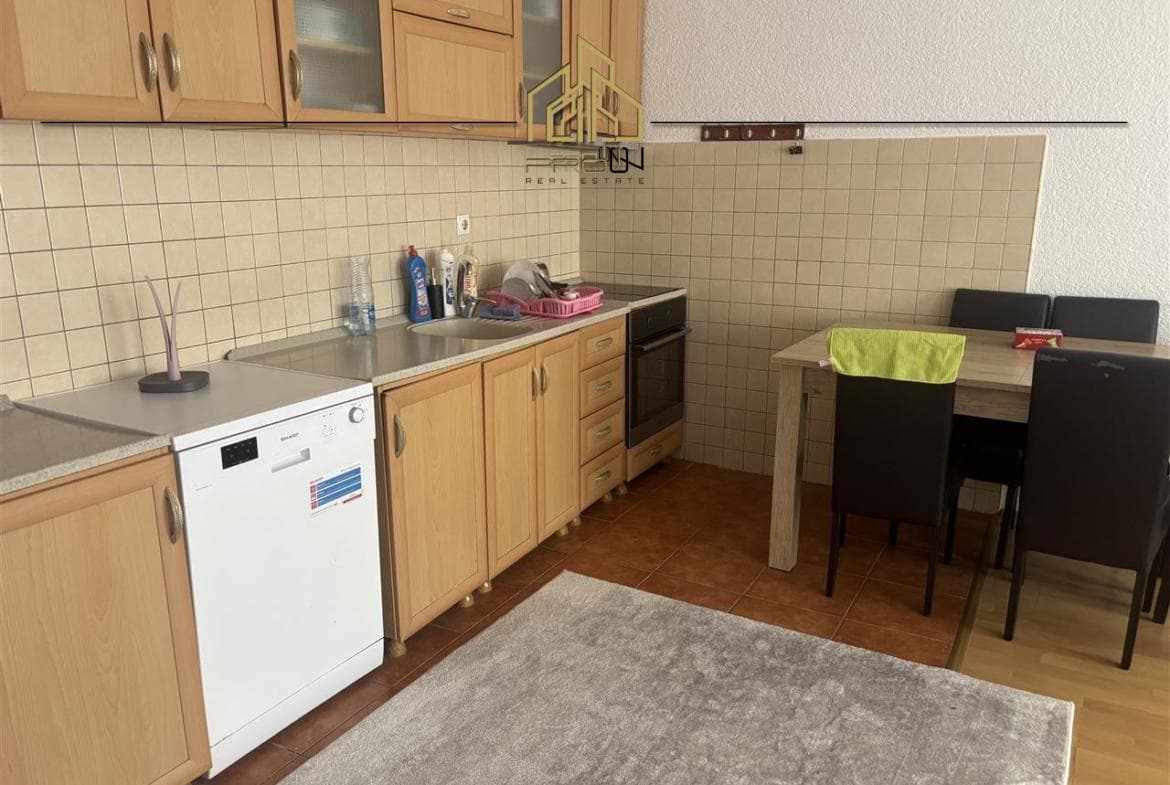 Banesë me qira – 4 Llullat 4
