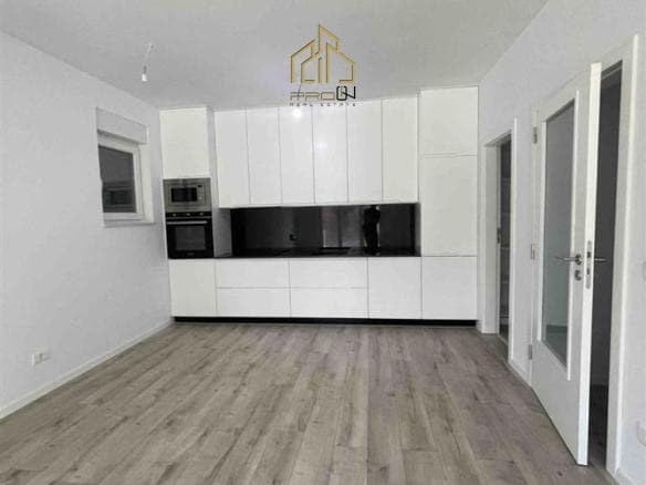 Banesë / Zyre me qira – Tophane