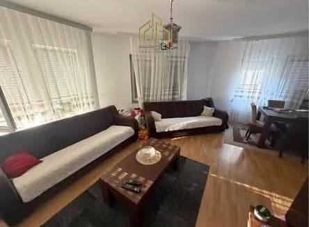 Kat shtëpie me qira – Qendër