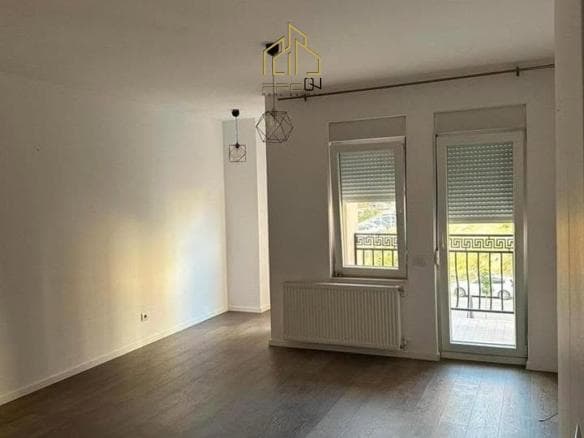 Banesë / Zyre me qira – Rruga C