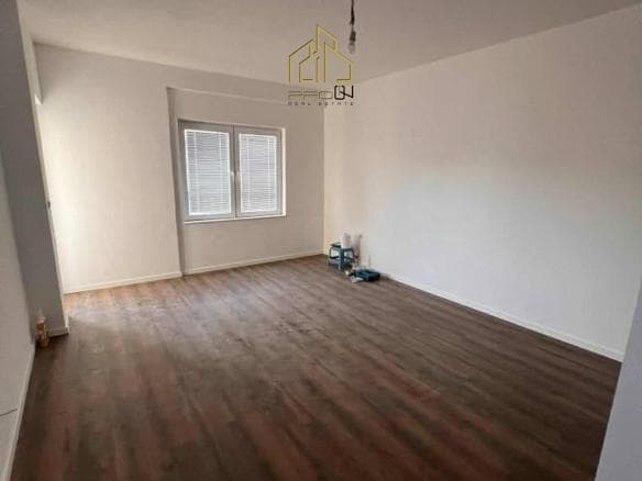Banesë / Zyre me qira – Rruga B