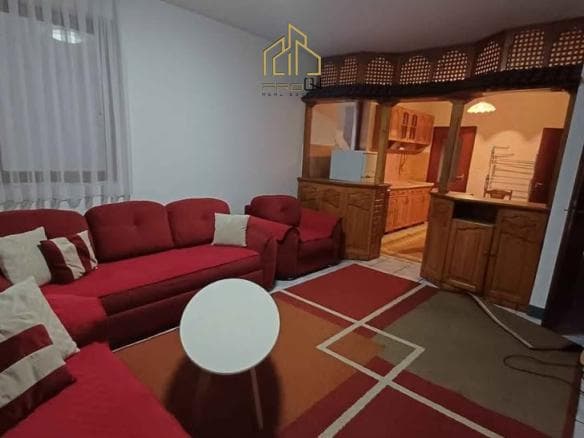 Kat shtëpie me qira – Qendër