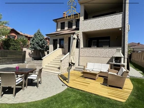 Shtëpi me qira – Lagja Nic