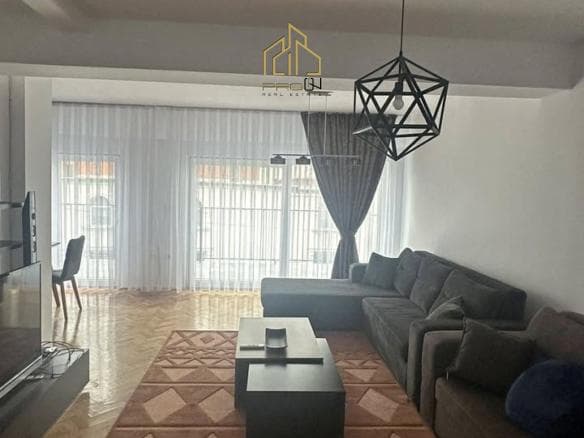 Kat shtëpie me qira – Qendër