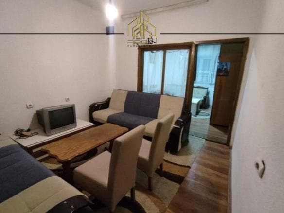 Banesë / Zyre me qira – Pejton