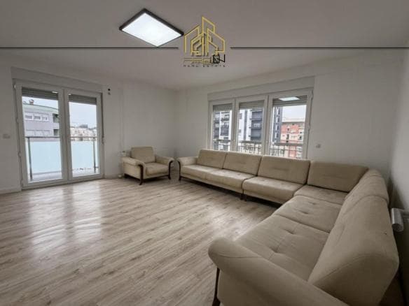 Banesë / Zyre me qira – Rruga C