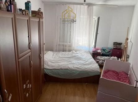 Kat shtëpie me qira – Qendër 3