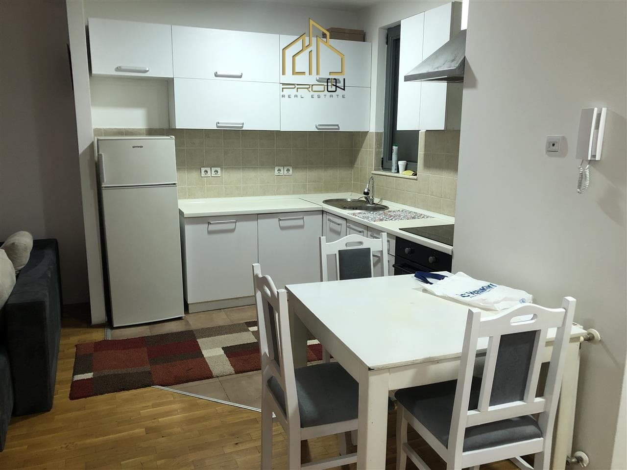 Banesë me qira – 4 Llullat 4