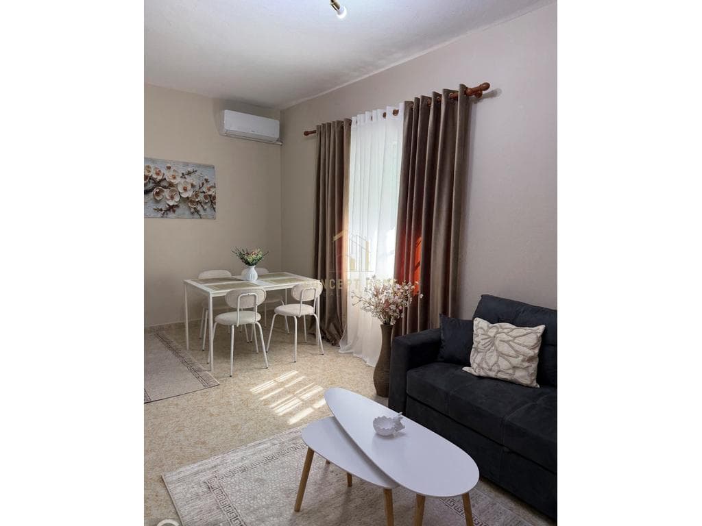 Jepet me qera apartament 1+1 tek rruga Elbasanit