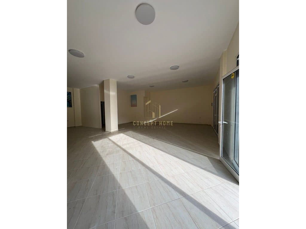 Dyqan To Rent në Komuna e Parisit, Tirana - 1000€ | 130 m² 2