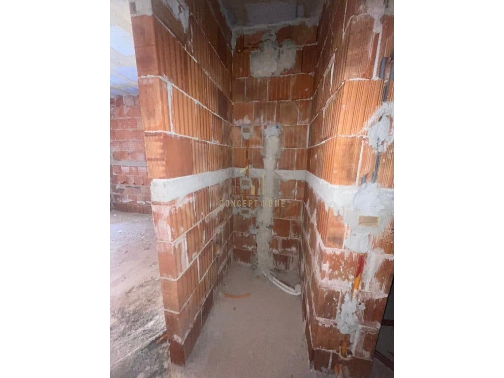 Shitet Apartament 1+1 ne 4