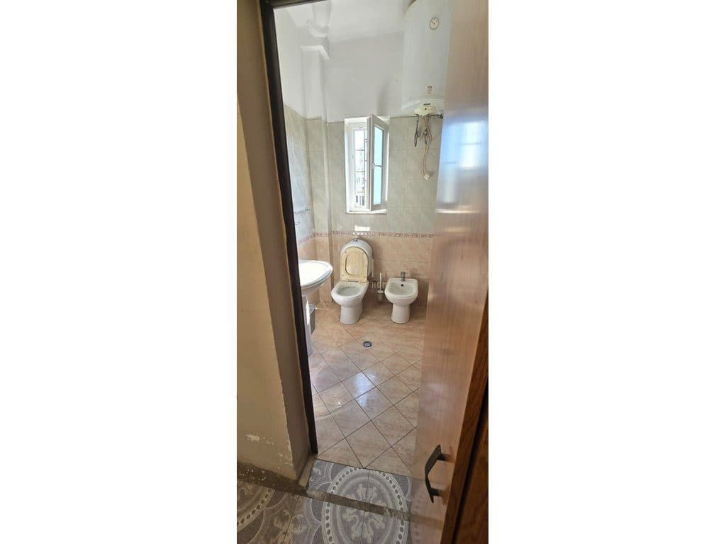 Shitet Apartament 2+1 tek 21 4