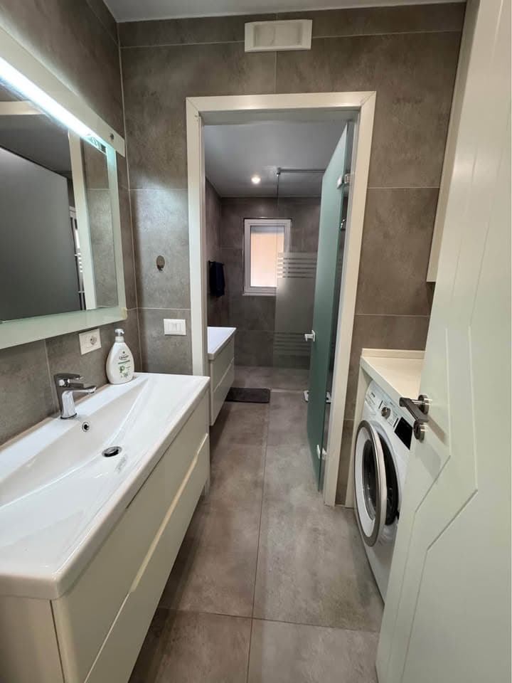 Jepet me qera apartament 2+1 ne Bllok 2
