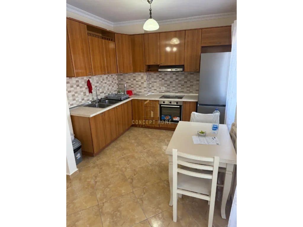 Apartament me qera 1+1 tek Medreseja. 2