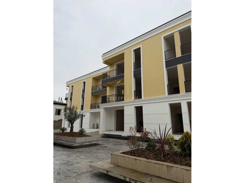 Shitet apartament 1+1+Post Parkimi ne Sauk 1