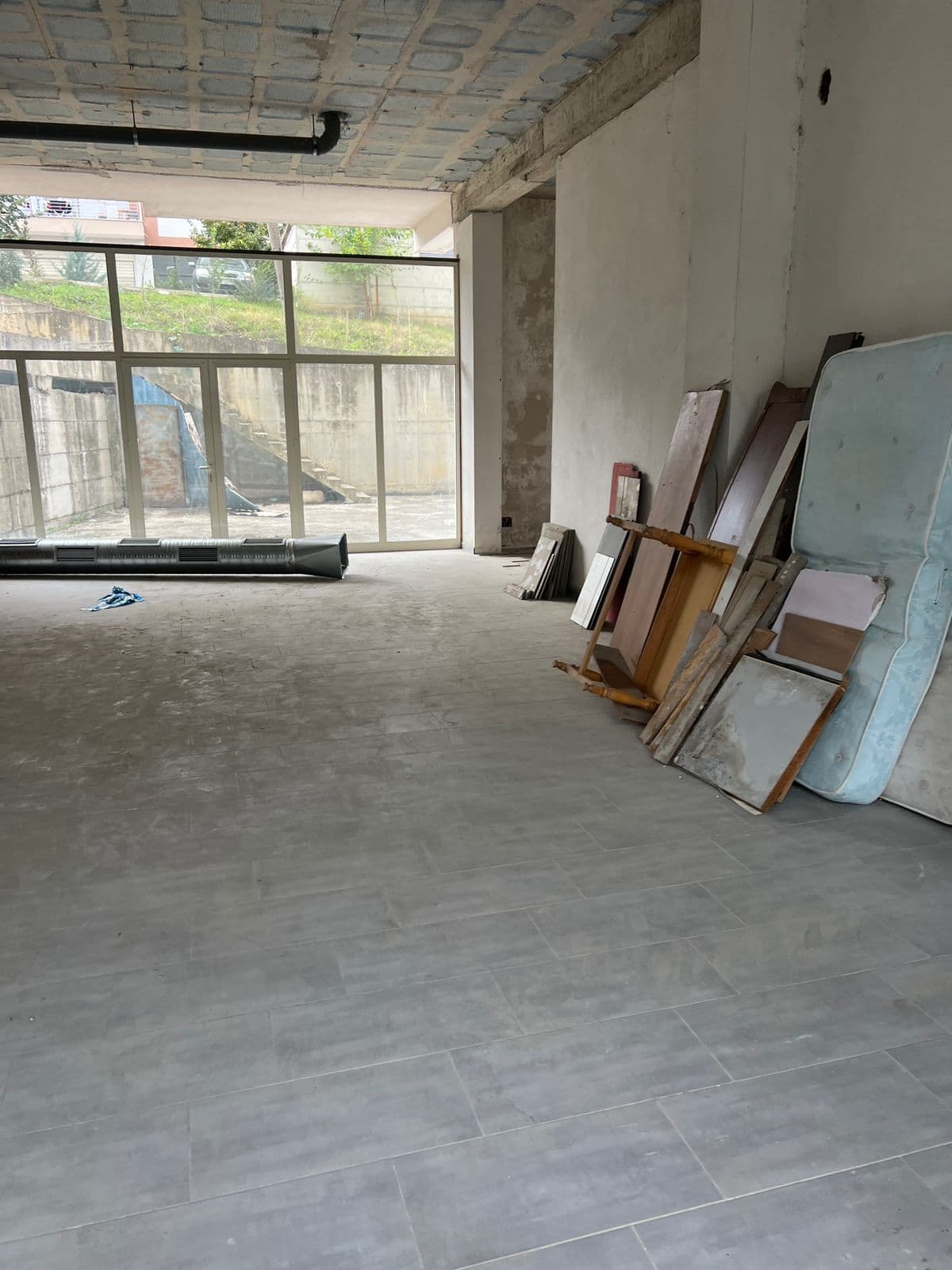 Dyqan per Shitje në Liqeni i Thatë, Tiranë - 229,000€ | 120.62 m² 3