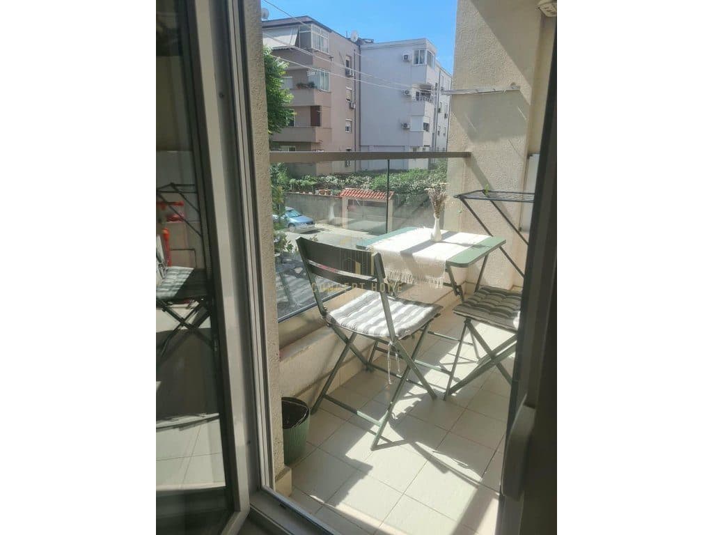 Jepet me qera apartament 1+1 tek 21 Dhjetori 4