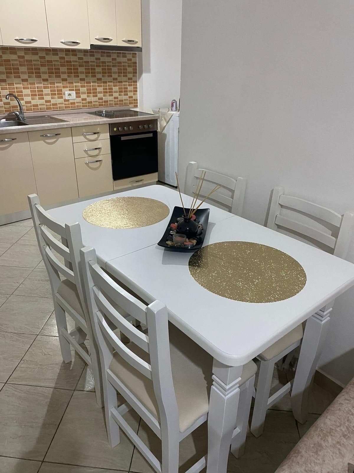 Shitet apartament 2+1 ne Kombinat 2