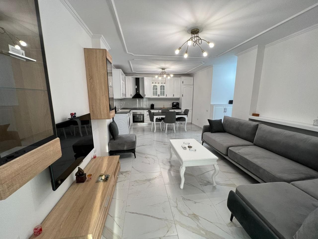Apartament 2+1+2 Me Qira në Bllok, Tiranë - 1200€ | 105 m²