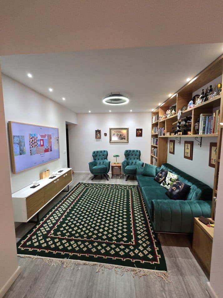 Shitet apartament 2+1 Ne Bllok 4