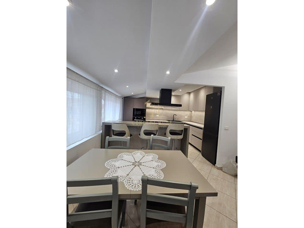 Apartament 2+1+2 Me Qira në Fresk Tiranë - 700€ | 170 m² 3