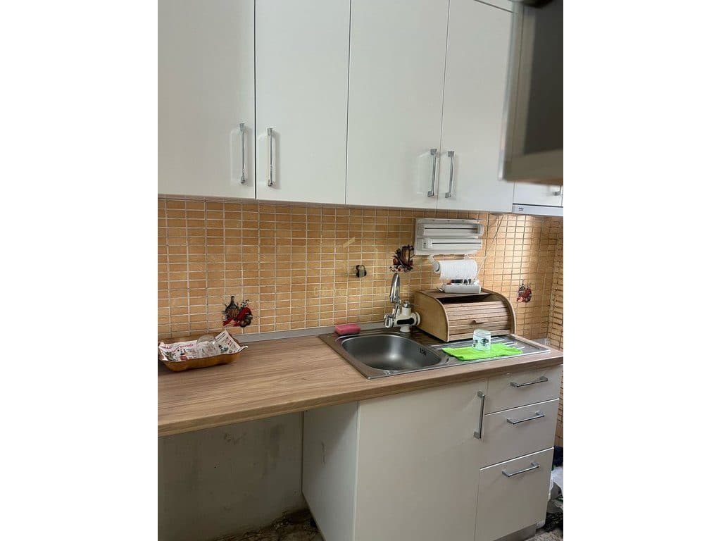 Jepet apartament me qera 1+1 tek Rruga Fortuzi 2
