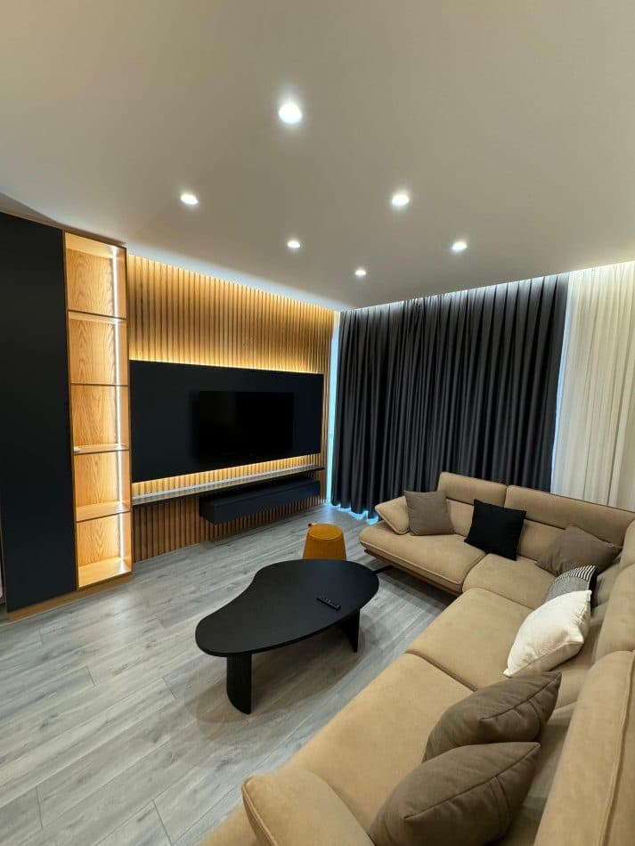 Jepet me qera Apartament 1+1 tek Komuna e Parisit 2