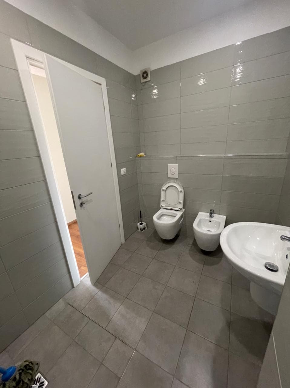 Apartament 2+1 për Qira në Zzogu i Zi, Tiranë - 1000€ | 130 m² 4