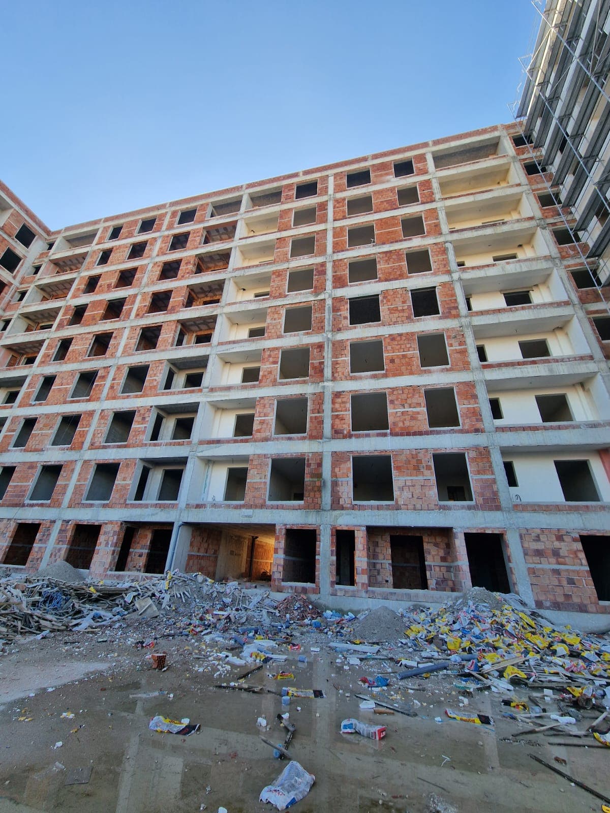 Shitet Apartament 1+1 ne Kamez 4