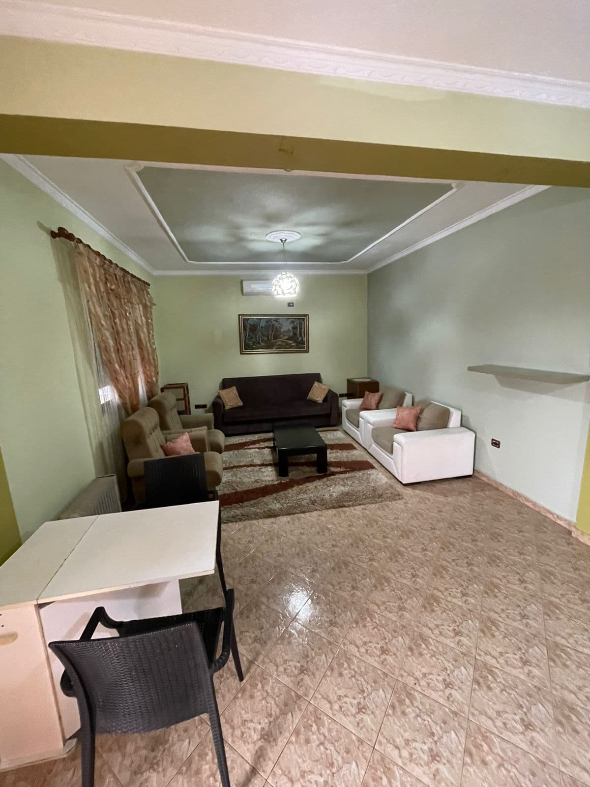 Jepet me qera shtepi 2+1+Parkim ne Astir Siperfaqe: 100m2 Kati i 2 (Shtepi Private)