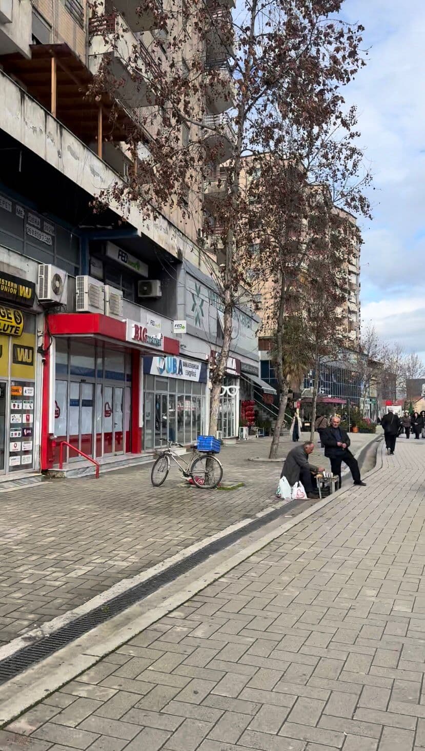 Jepet me qera ambient Asir, Buze rruge kryesore.