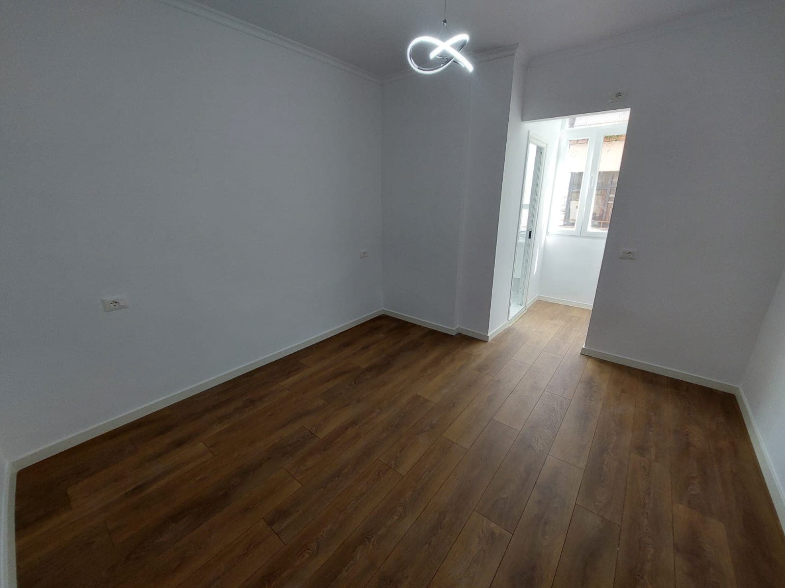 Shitet Apartament 2+1+2 Rr Dibres ,Medresea 4