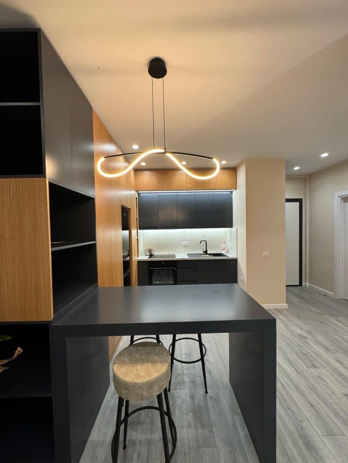 Jepet me qera Apartament 1+1 tek Komuna e Parisit 3