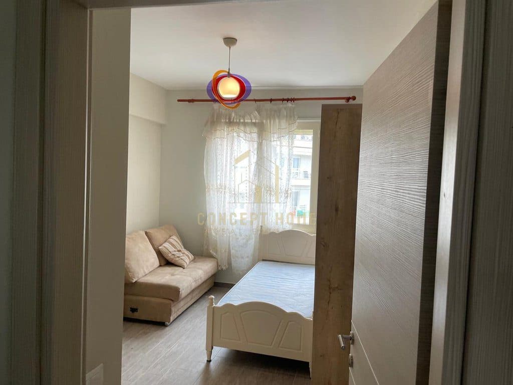 Shitet apartament 2+1 tek Liqeni i Thate 2