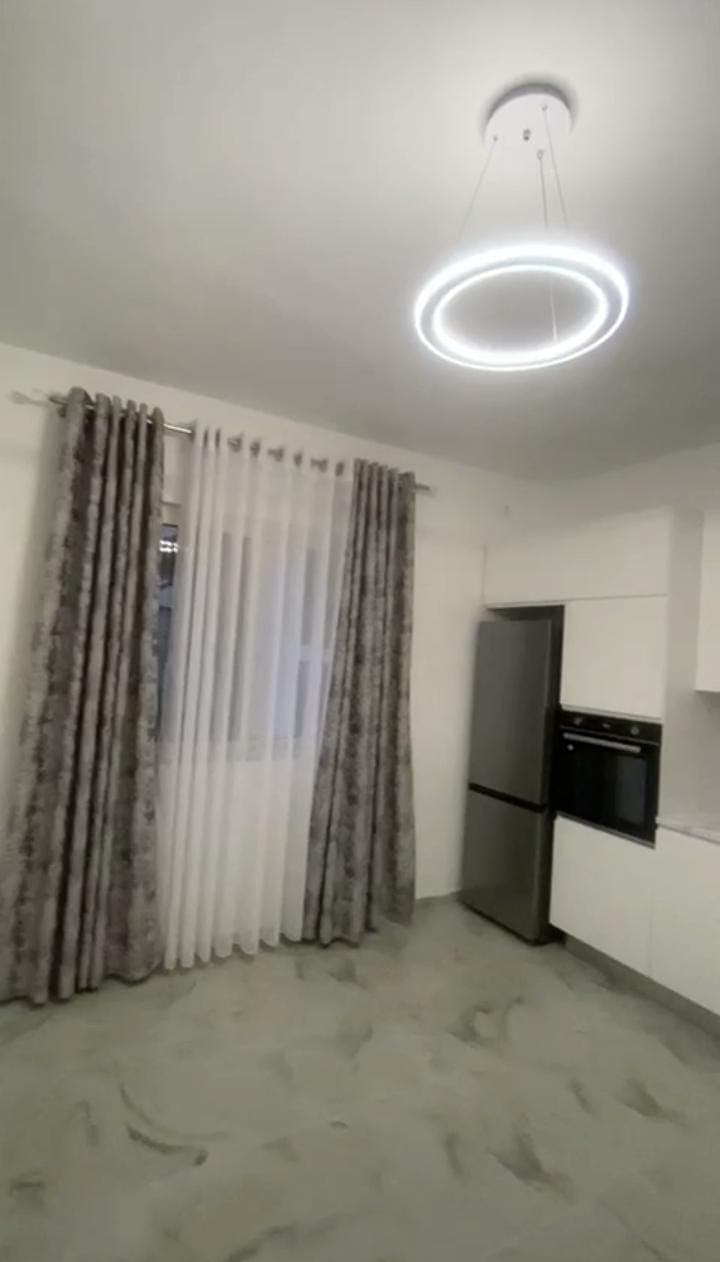 Vilë 3+2 për Qira në Porcelan, Tiranë - 500€ | 160 m² 3
