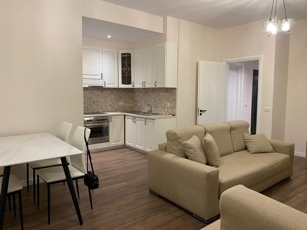 Shitet apartament 2+1+2 ne Astir, prane 2 palmat 2