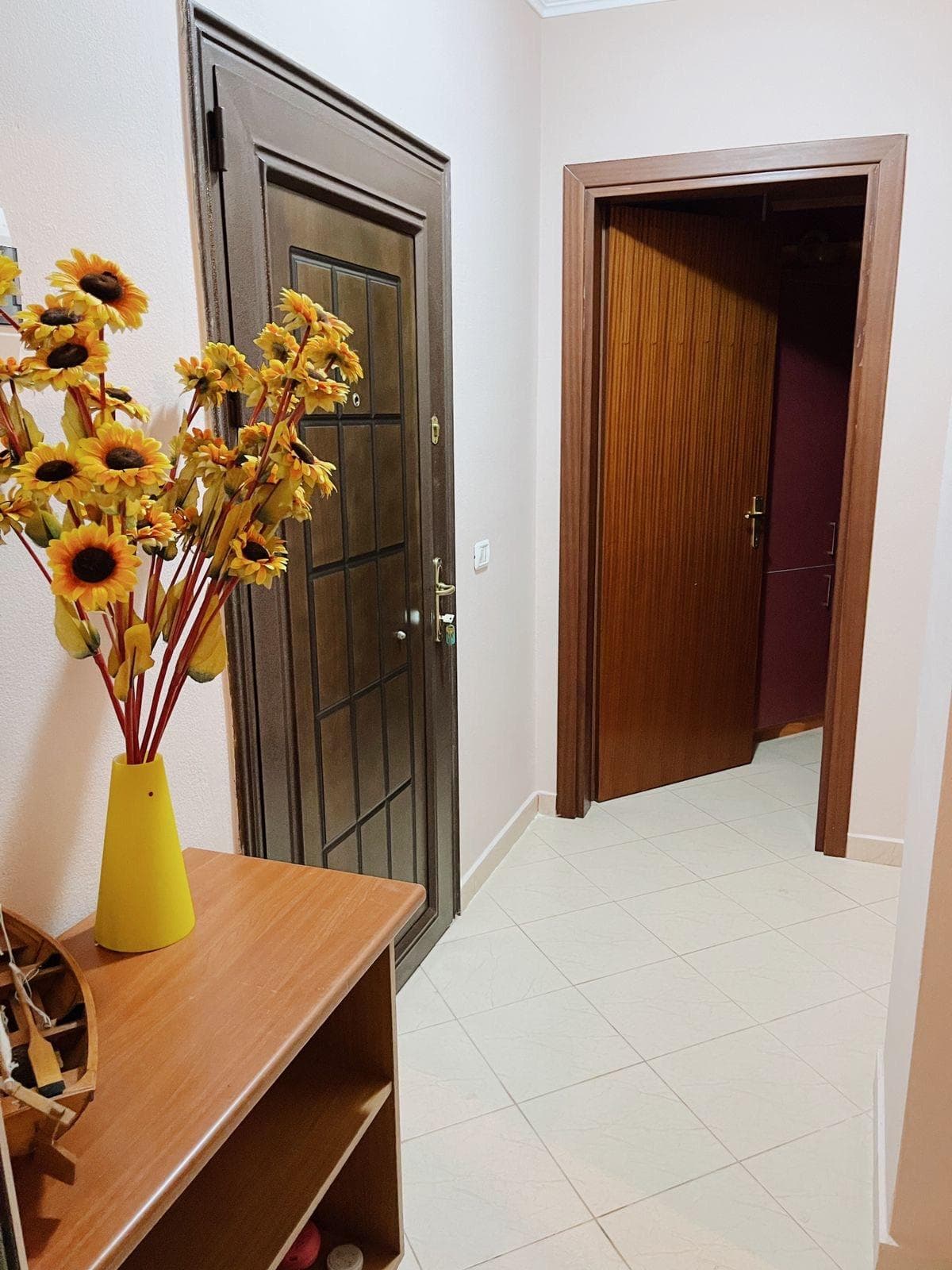 Shitet Apartament 1+1 ne Golem 4