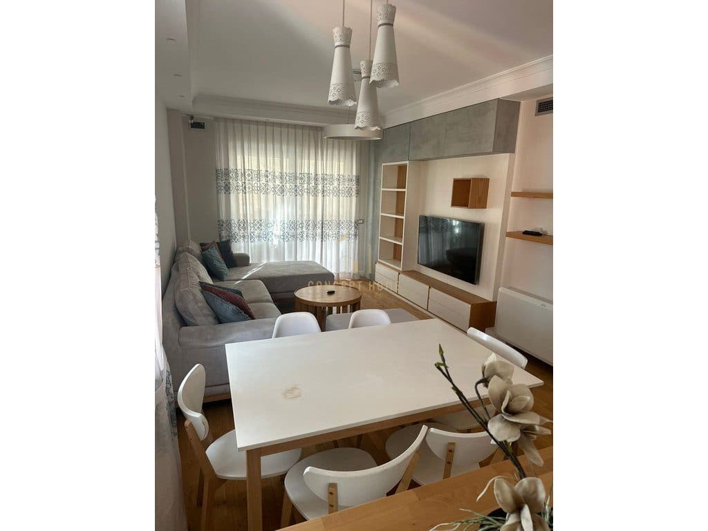 Apartament 3+1+2+2+2P Me Qira në Komunën e Parisit, Tiranë - 1500€ | 155 m²