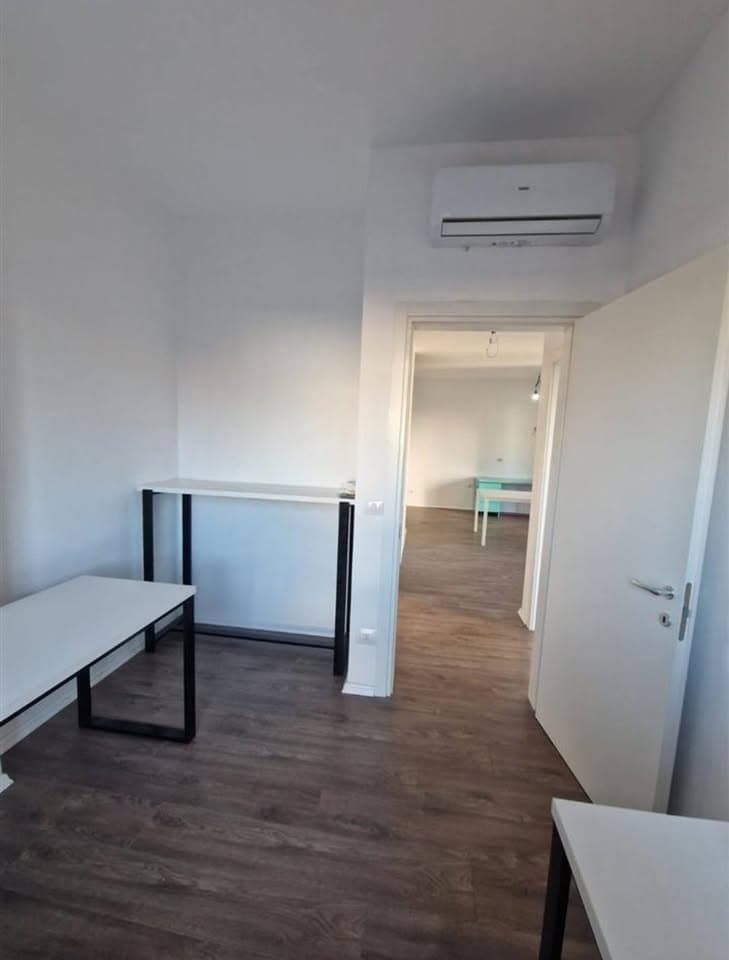 Jepet me qera Apartament 2+1 tek Rruga e Kavajes 2