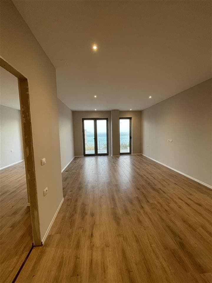 Shitet apartament 2+1 Vlore ,afer Lungomares ,Rezidenca Odeon 2