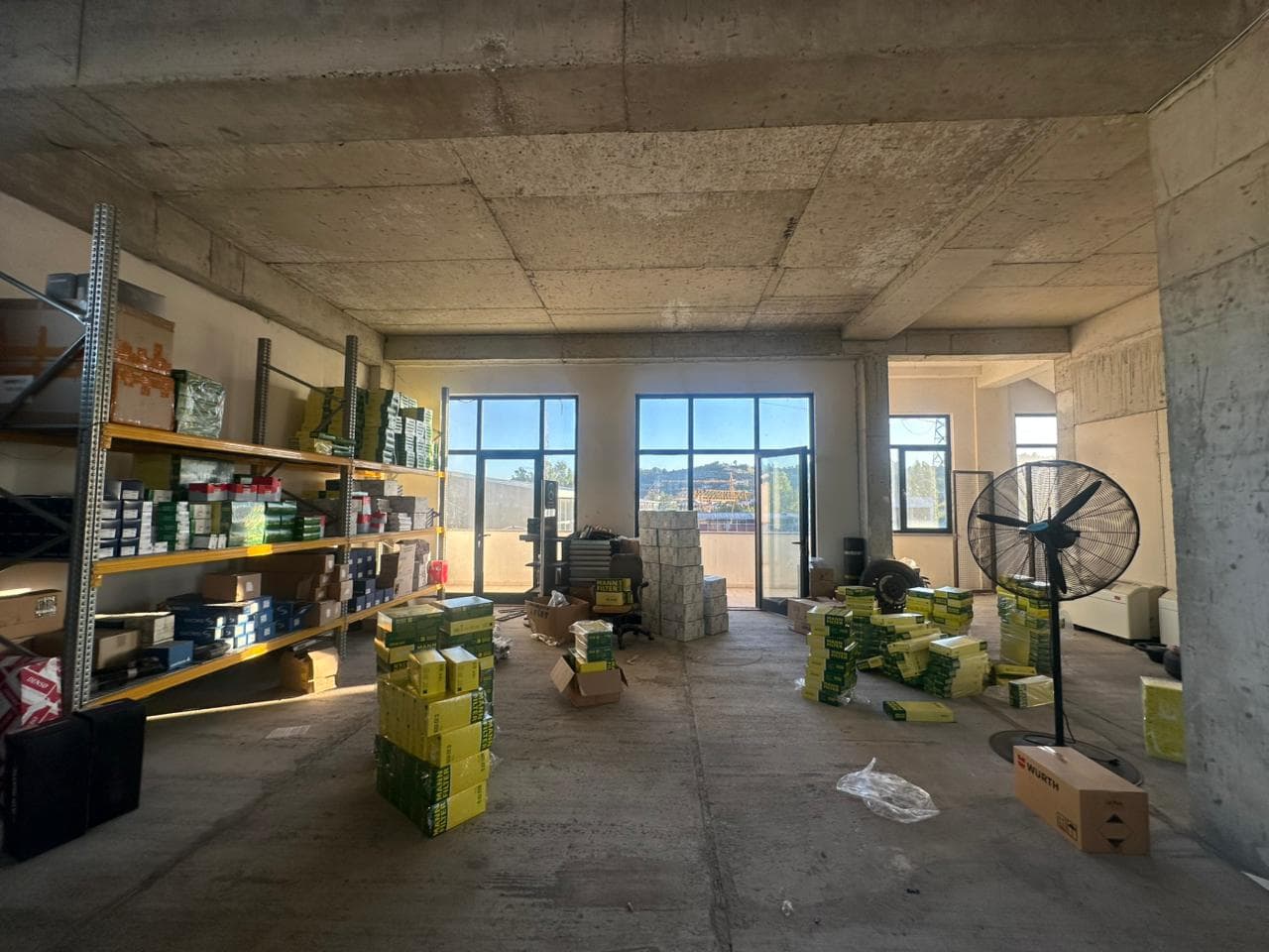 Jepet me qira ambient multifunksional, kati i 2, prane Delta Pharma Albania / Hyundai 3