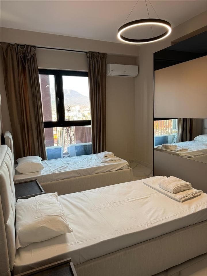 Jepet me qera Apartament 3+1+2 tek Rruga e Kavajes 2
